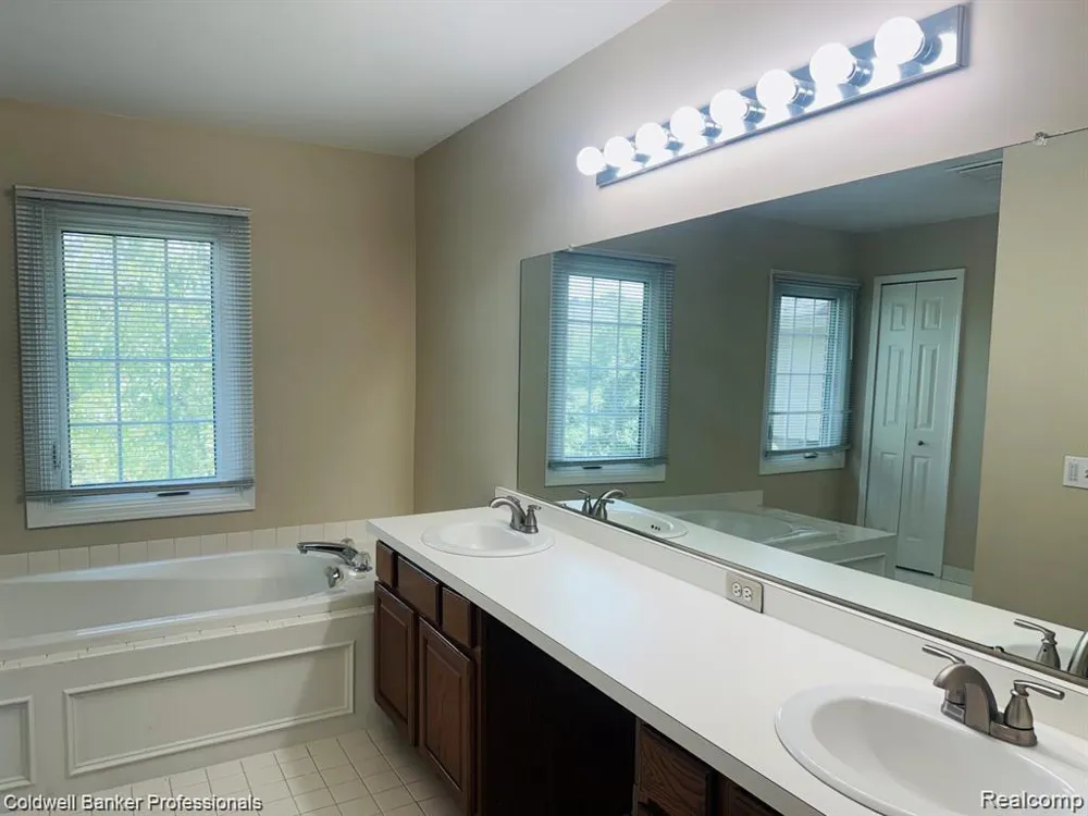 171 Millstone Drive Troy City, MI 48084