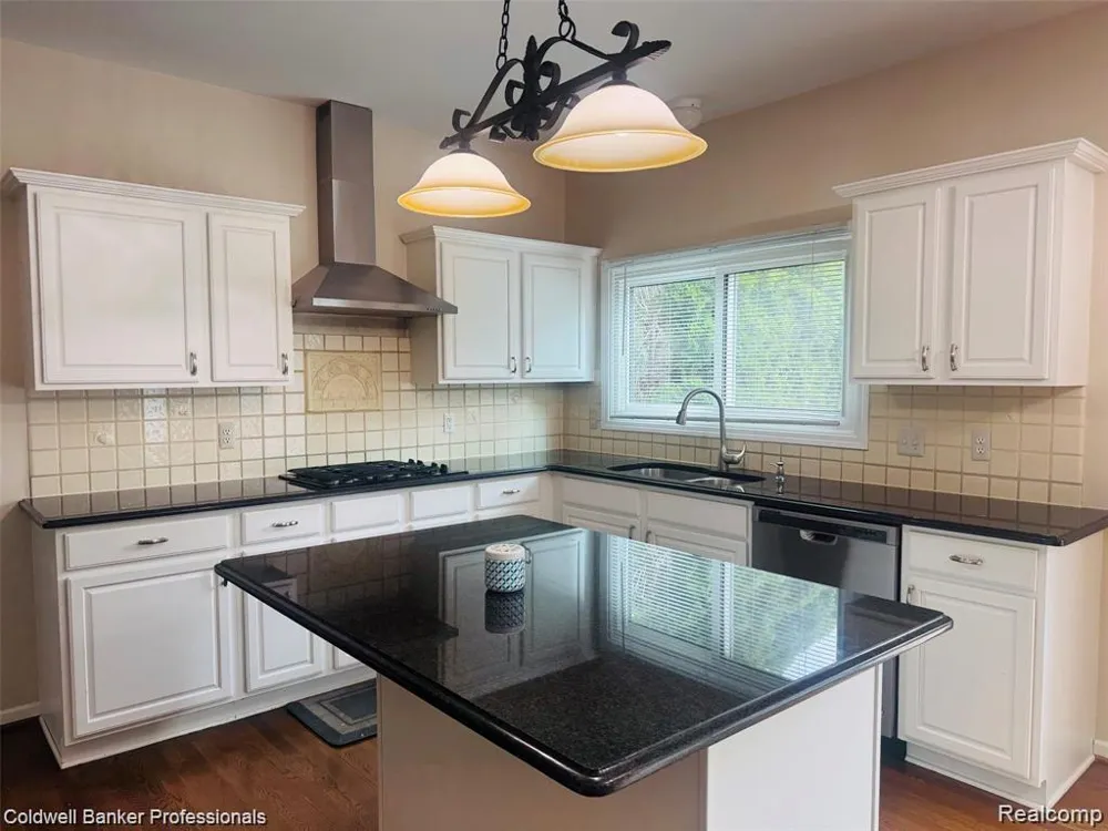 171 Millstone Drive Troy City, MI 48084