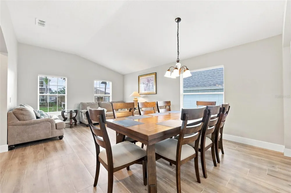 639 KENSINGTON DRIVE Davenport, FL 33897