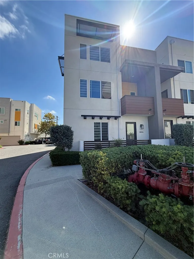 8061 Ackerman Buena Park, CA 90621