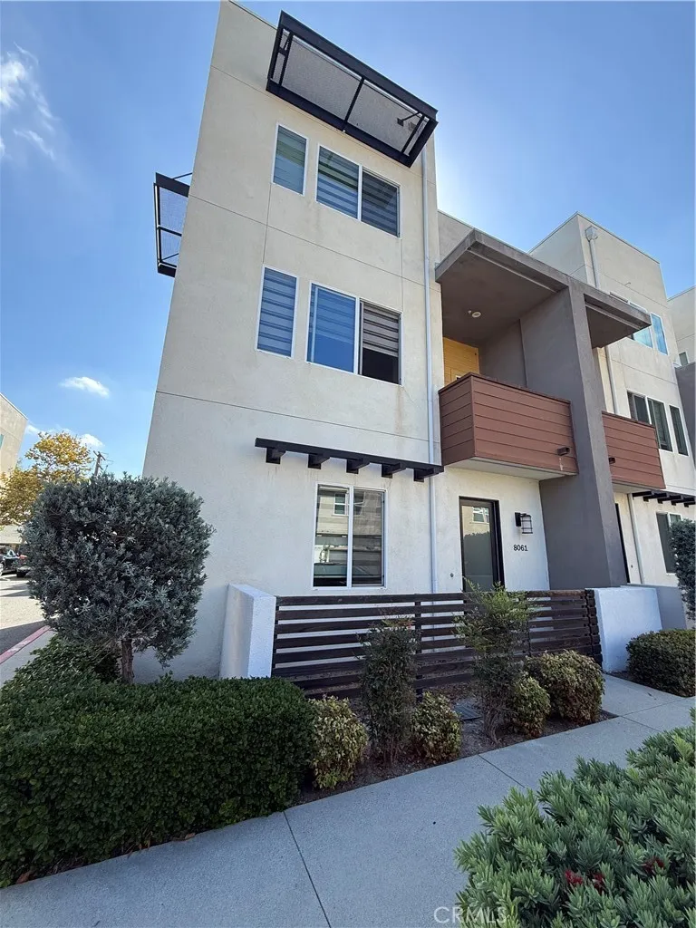 8061 Ackerman Buena Park, CA 90621