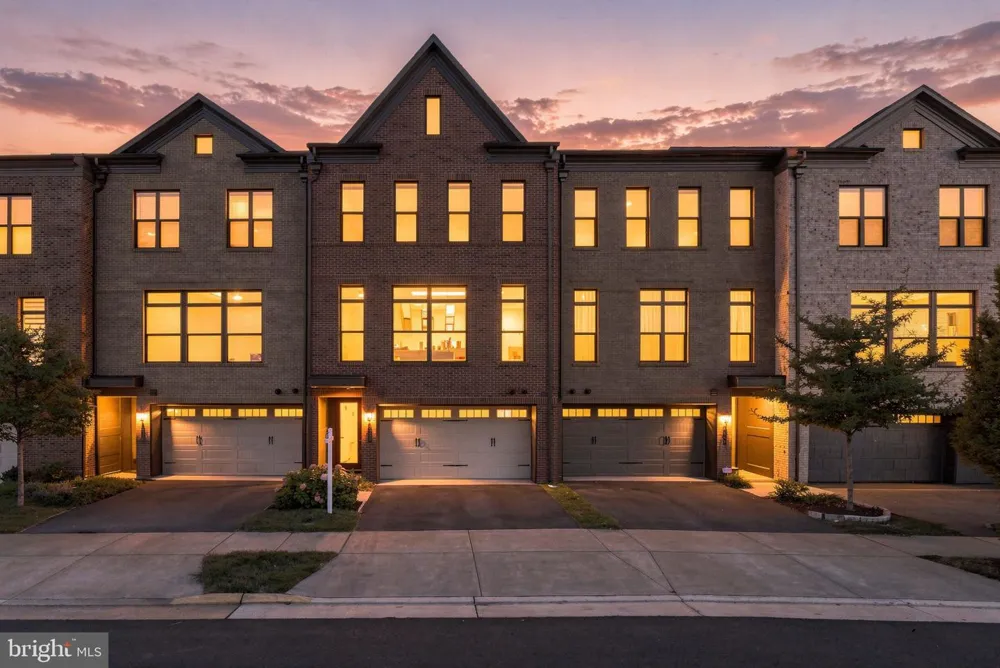 4550 PLATEAU DRIVE Fairfax, VA 22030