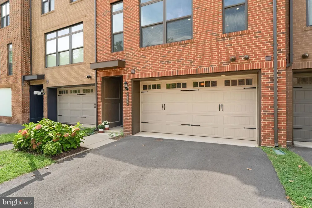 4550 PLATEAU DRIVE Fairfax, VA 22030