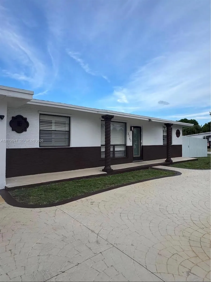 3151 SW 37th Ave West Park, FL 33023