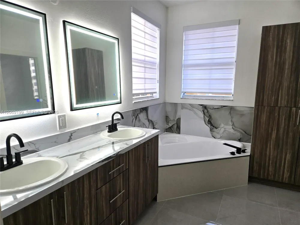3124 SW 154th Pl Miami, FL 33185