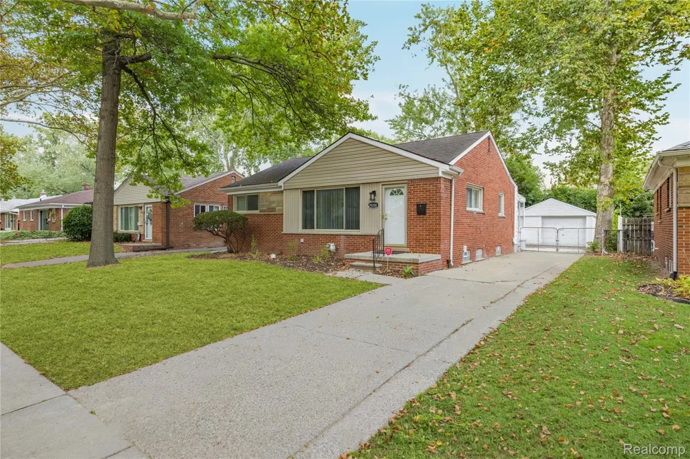 24200 Westhampton Street Oak Park City, MI 48237