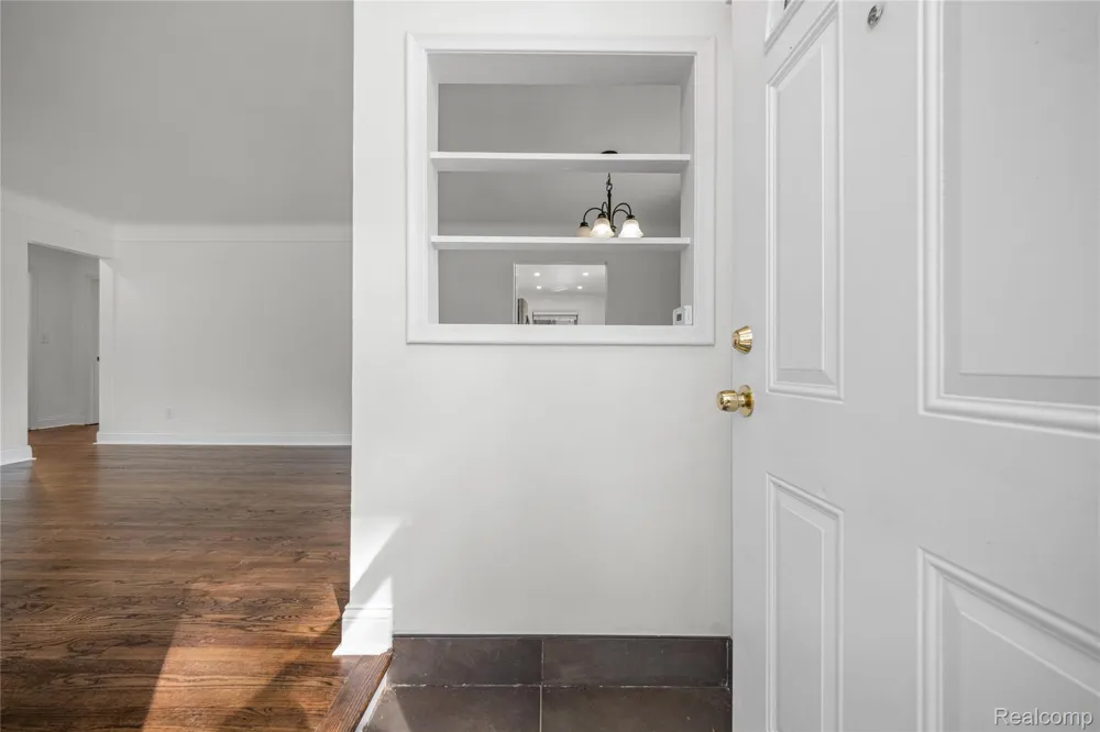 24200 Westhampton Street Oak Park City, MI 48237
