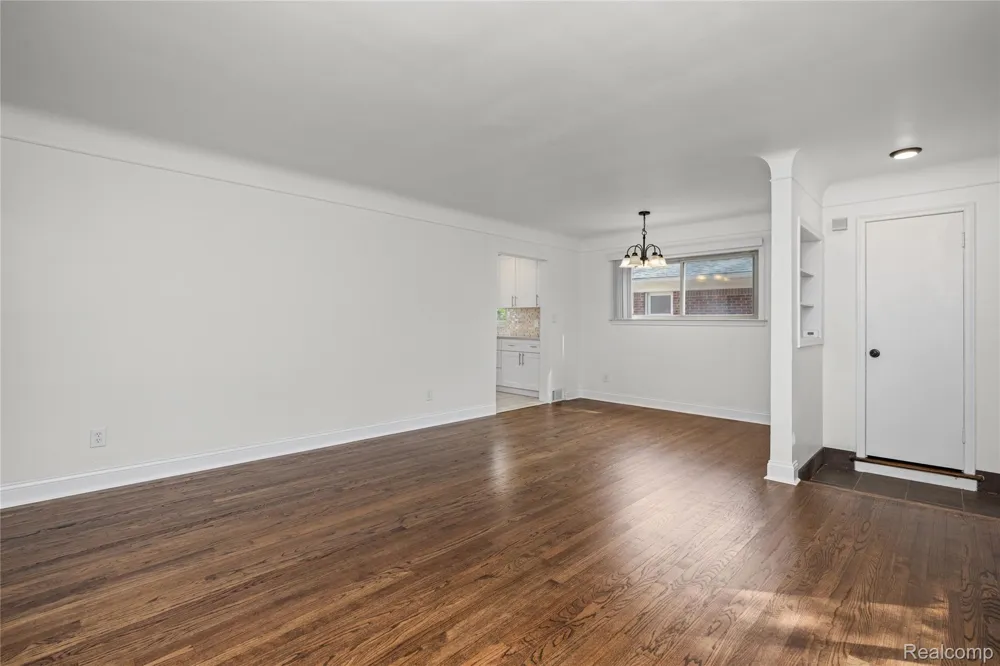 24200 Westhampton Street Oak Park City, MI 48237