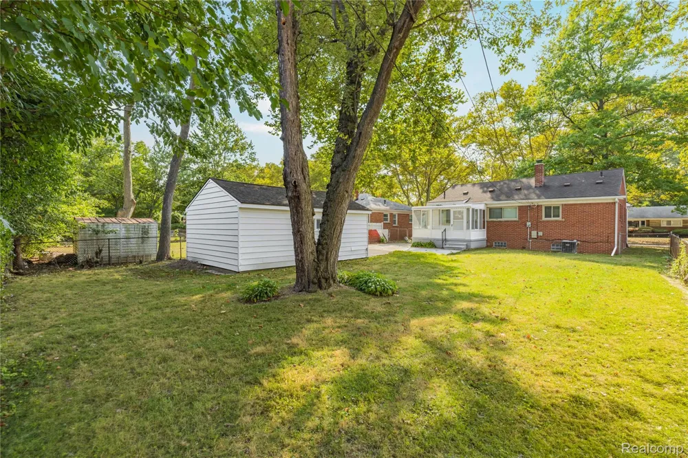 24200 Westhampton Street Oak Park City, MI 48237