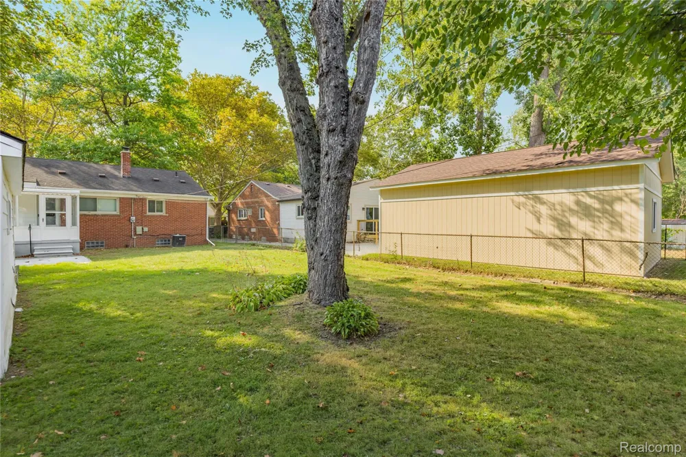 24200 Westhampton Street Oak Park City, MI 48237
