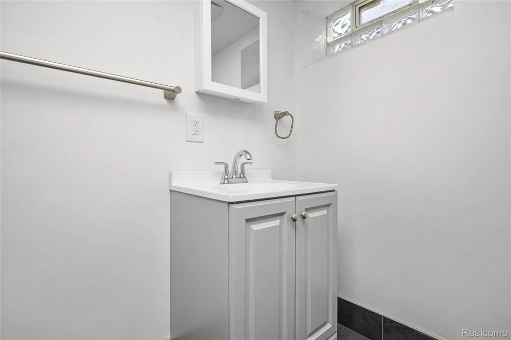 24200 Westhampton Street Oak Park City, MI 48237
