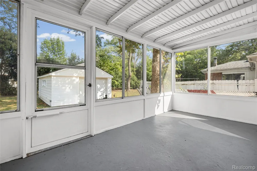 24200 Westhampton Street Oak Park City, MI 48237