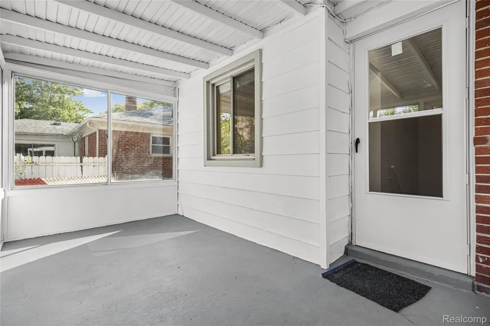 24200 Westhampton Street Oak Park City, MI 48237