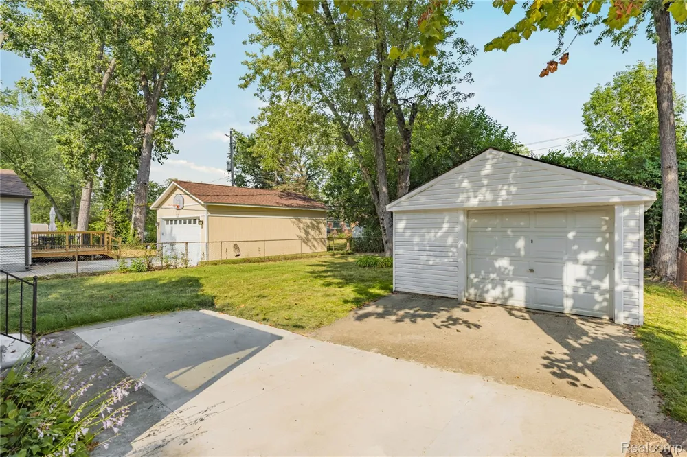 24200 Westhampton Street Oak Park City, MI 48237