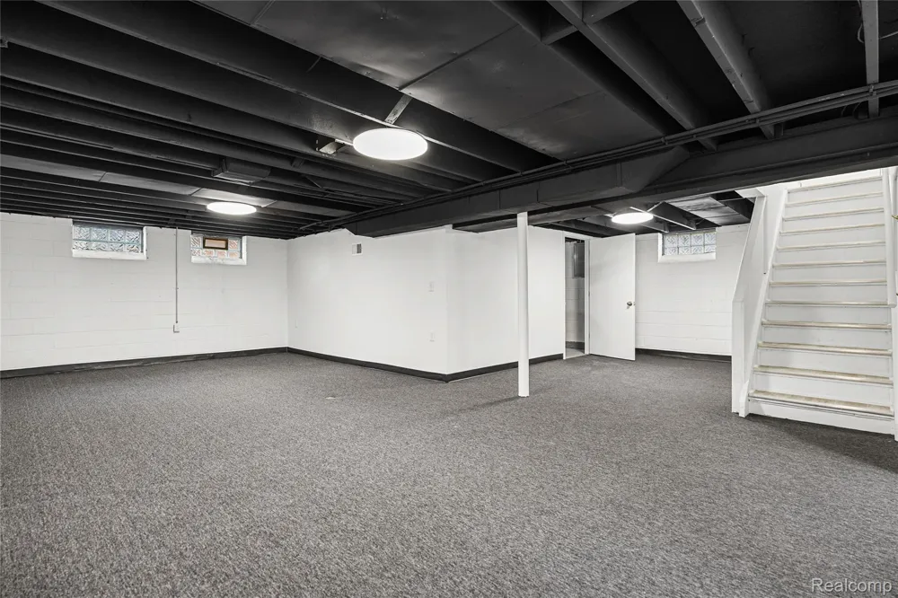 24200 Westhampton Street Oak Park City, MI 48237