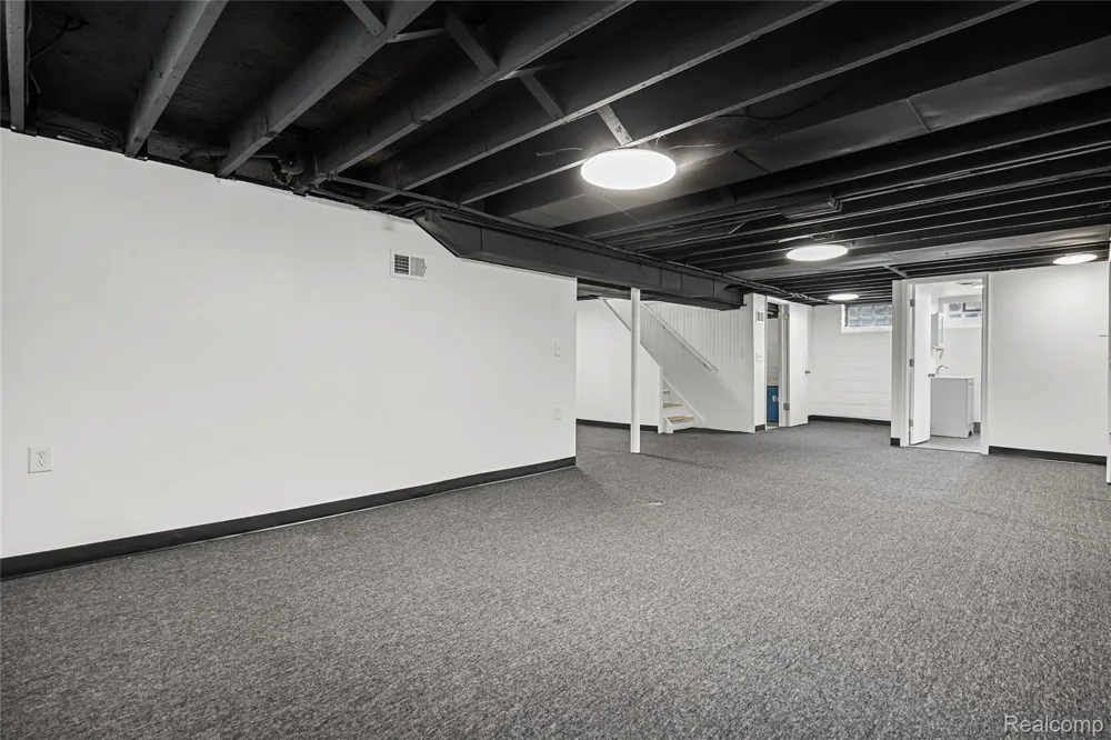 24200 Westhampton Street Oak Park City, MI 48237