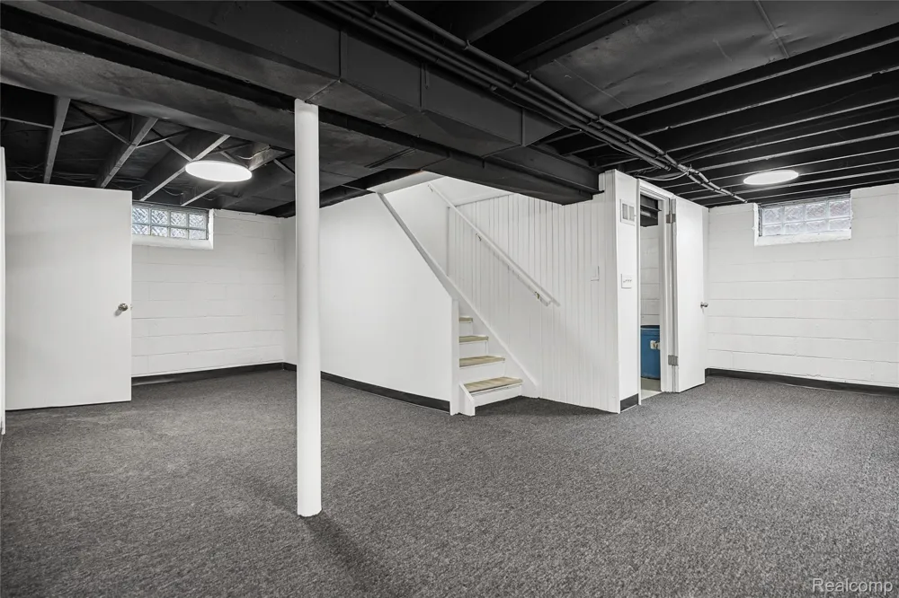 24200 Westhampton Street Oak Park City, MI 48237