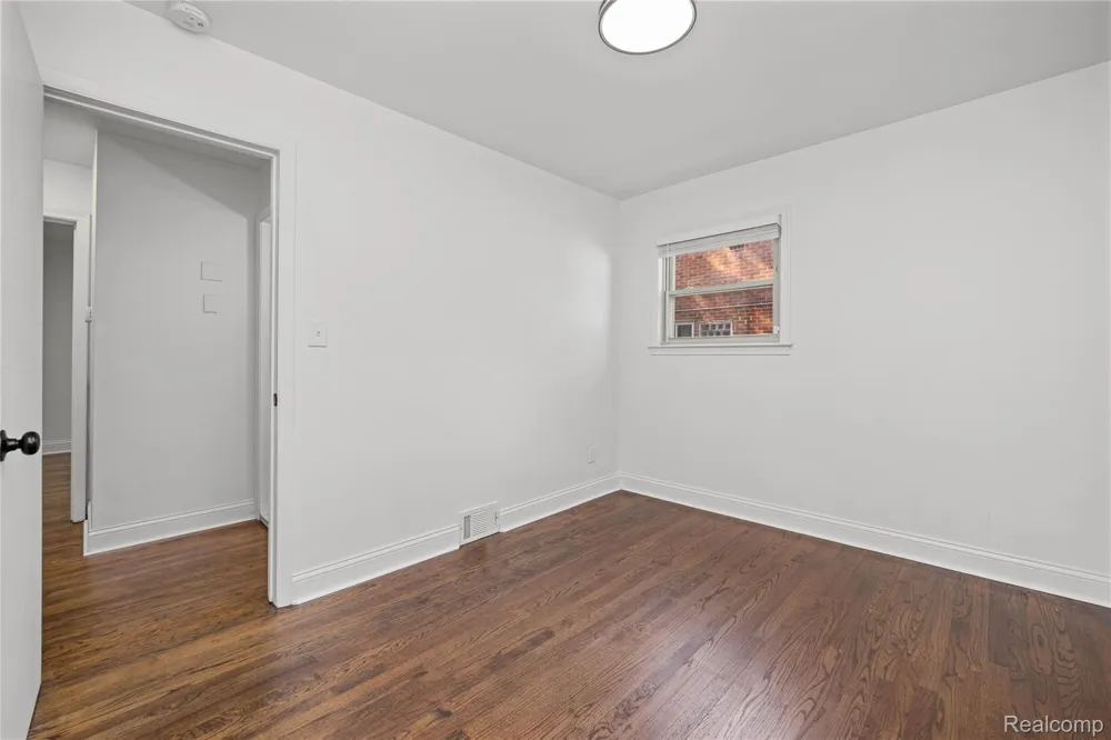 24200 Westhampton Street Oak Park City, MI 48237