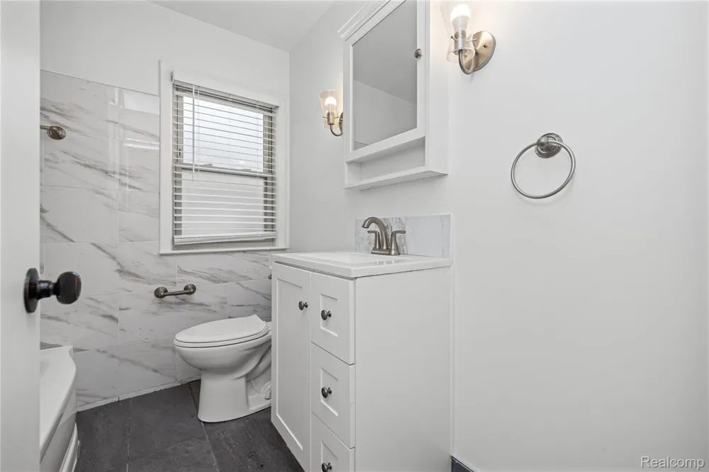 24200 Westhampton Street Oak Park City, MI 48237