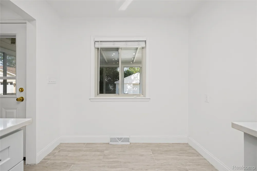 24200 Westhampton Street Oak Park City, MI 48237