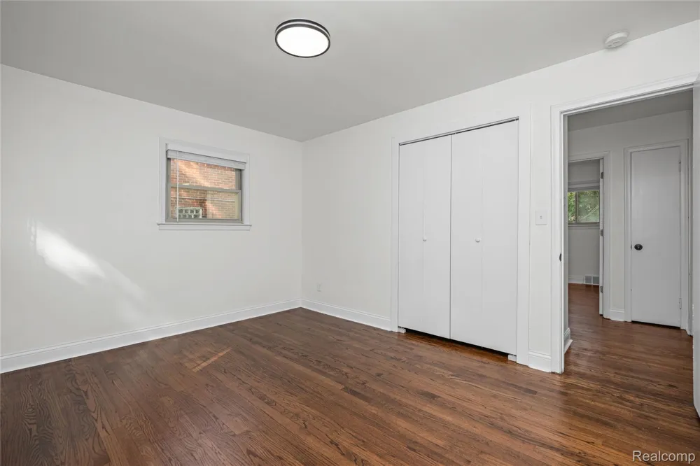 24200 Westhampton Street Oak Park City, MI 48237