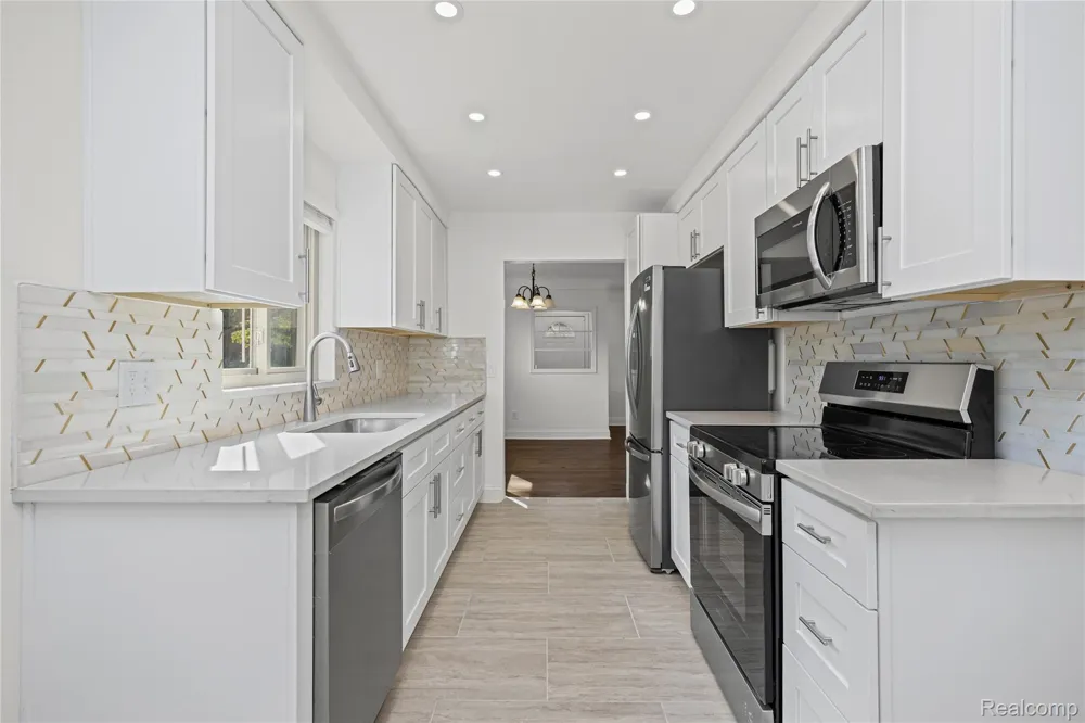 24200 Westhampton Street Oak Park City, MI 48237