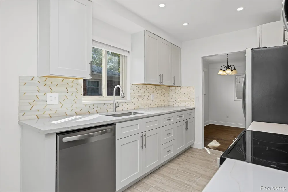 24200 Westhampton Street Oak Park City, MI 48237