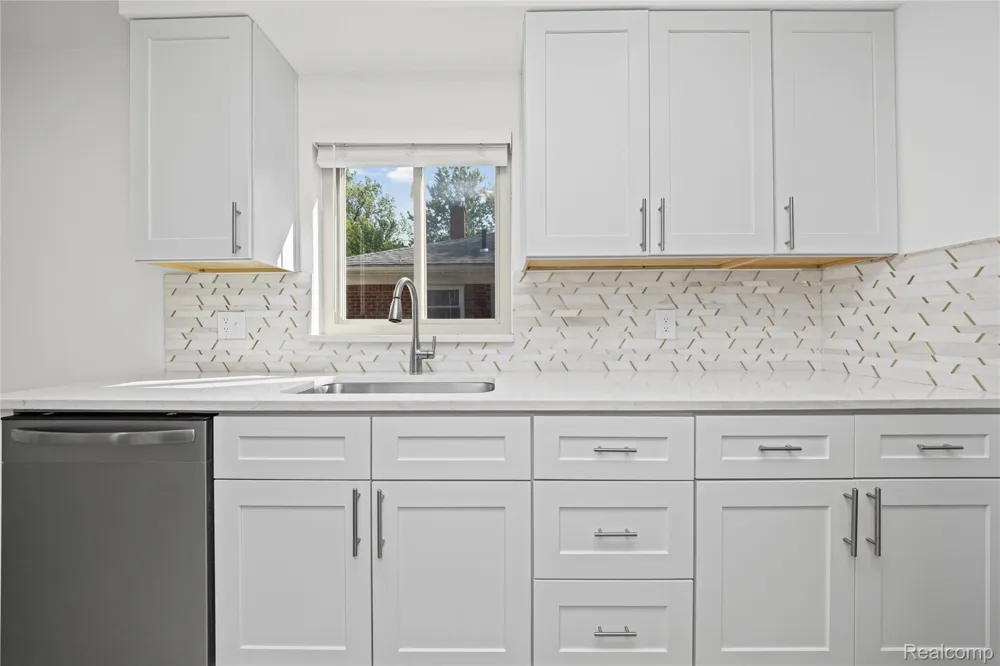 24200 Westhampton Street Oak Park City, MI 48237