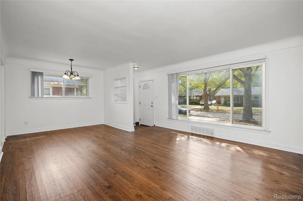 24200 Westhampton Street Oak Park City, MI 48237