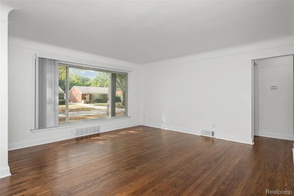 24200 Westhampton Street Oak Park City, MI 48237