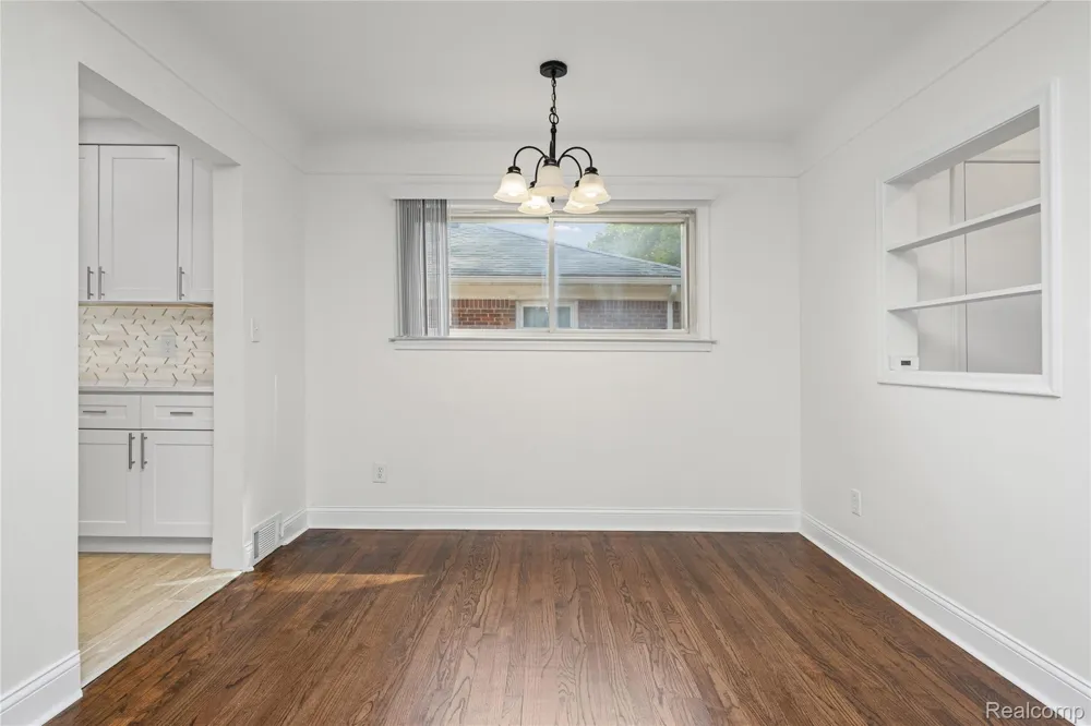 24200 Westhampton Street Oak Park City, MI 48237