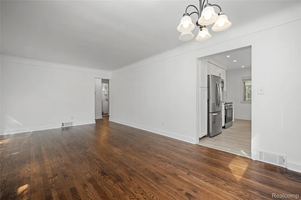 24200 Westhampton Street Oak Park City, MI 48237