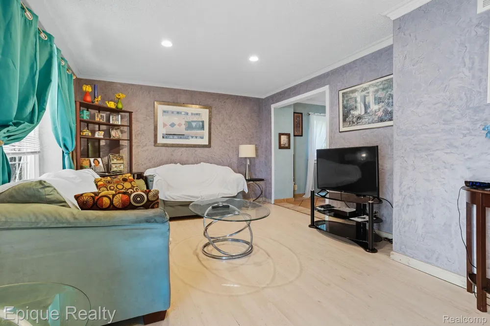2263 Camilla Drive Troy City, MI 48083