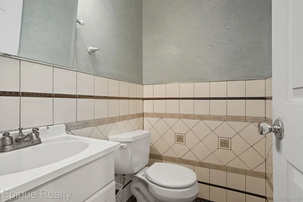 2263 Camilla Drive Troy City, MI 48083
