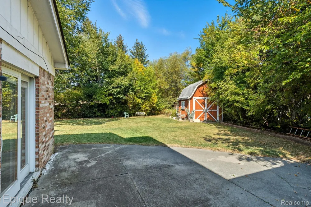 2263 Camilla Drive Troy City, MI 48083
