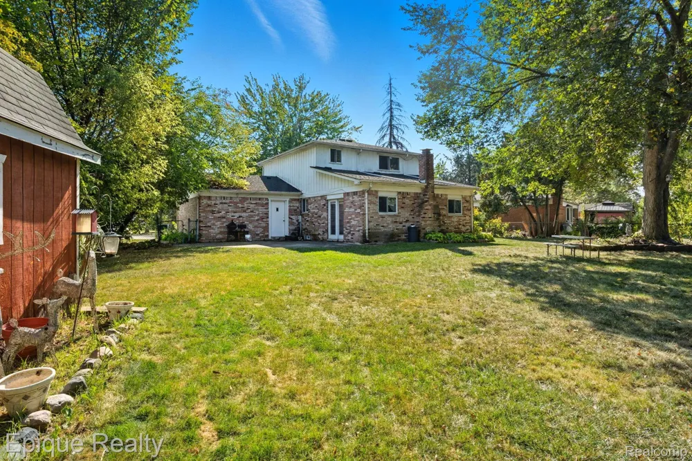 2263 Camilla Drive Troy City, MI 48083