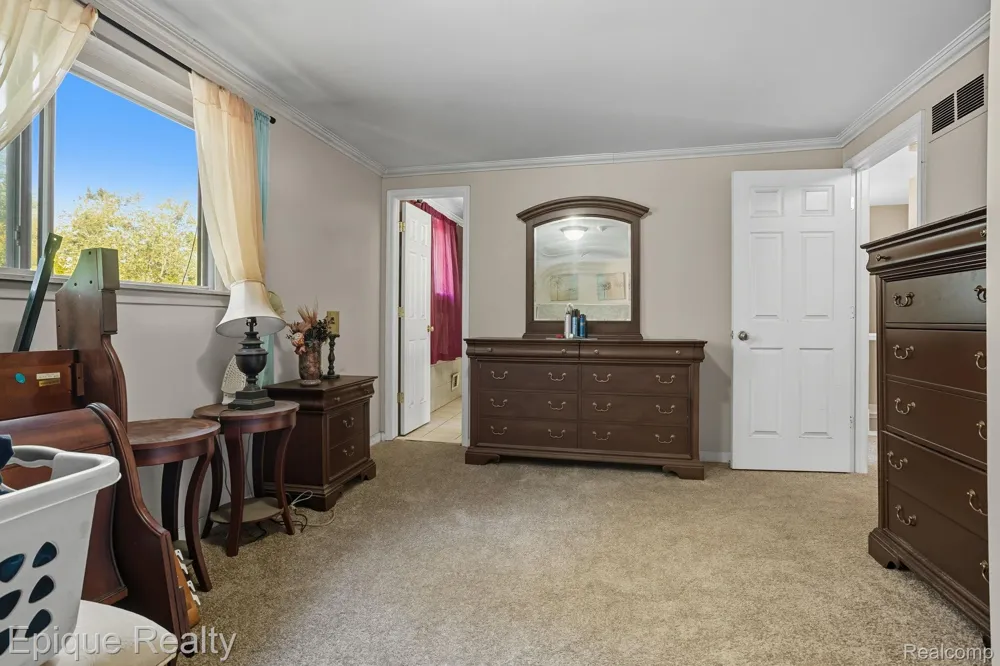 2263 Camilla Drive Troy City, MI 48083