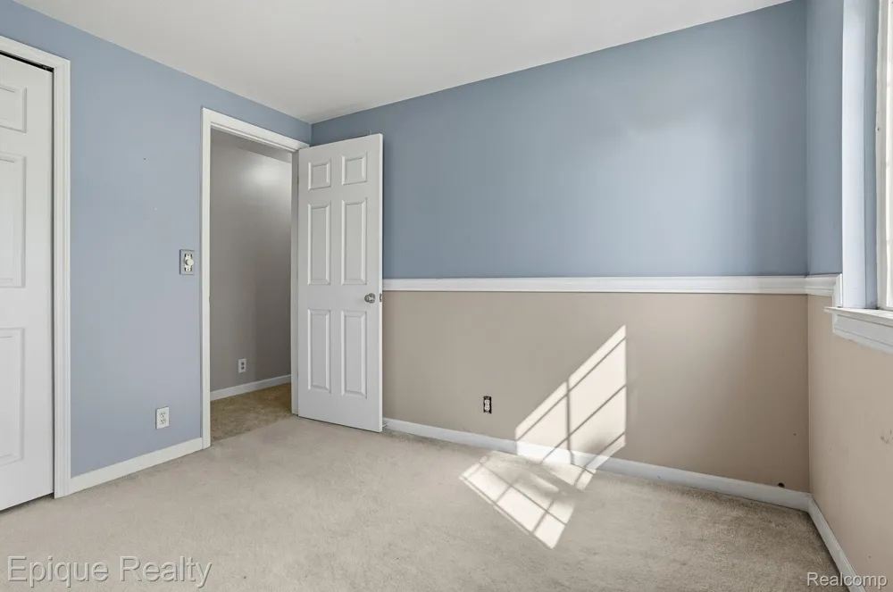 2263 Camilla Drive Troy City, MI 48083