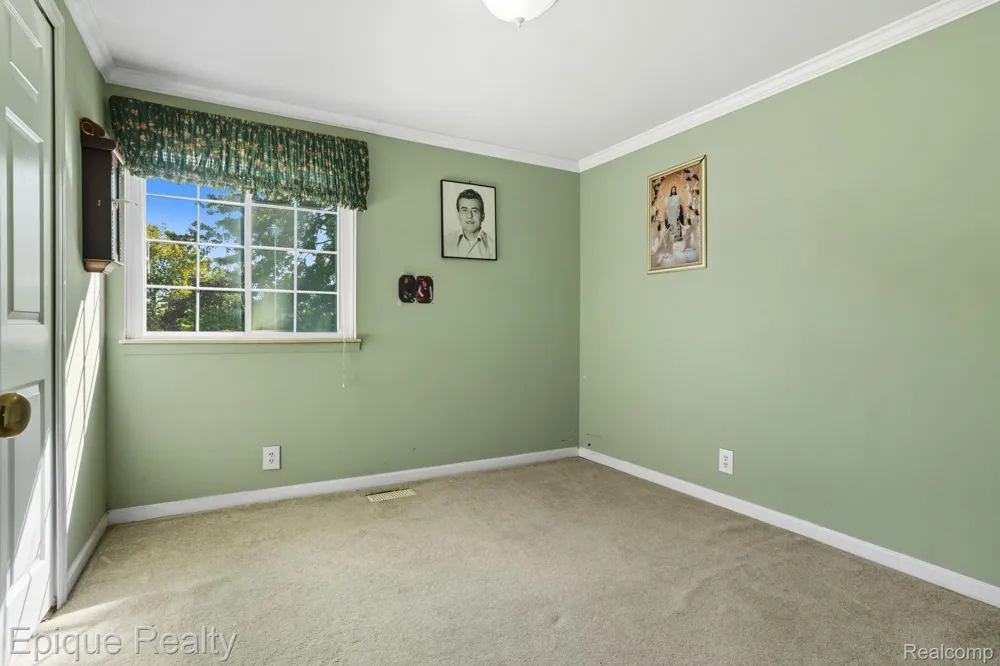2263 Camilla Drive Troy City, MI 48083