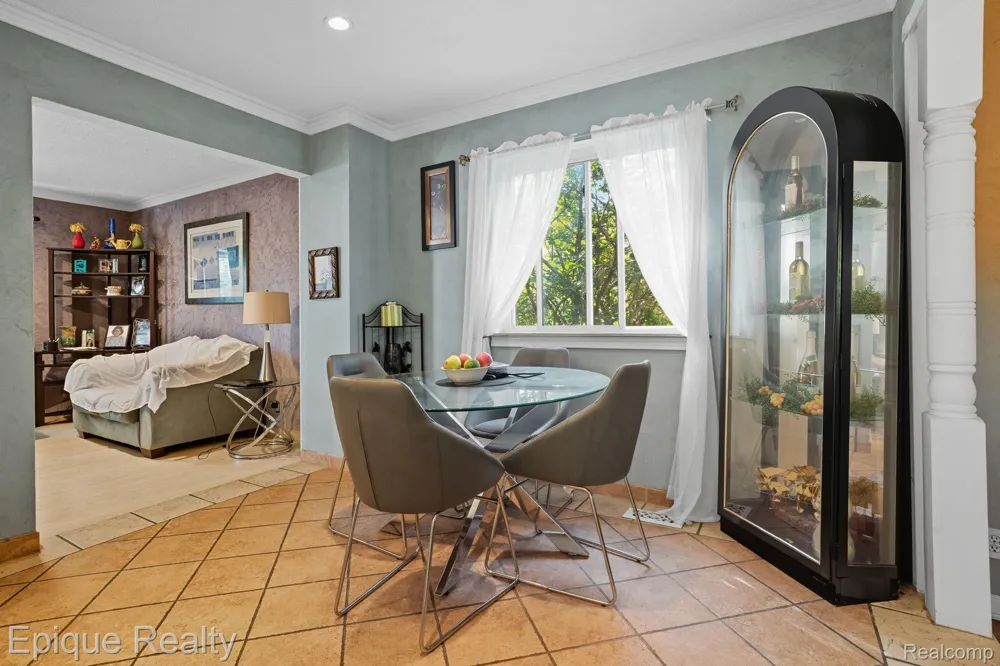 2263 Camilla Drive Troy City, MI 48083