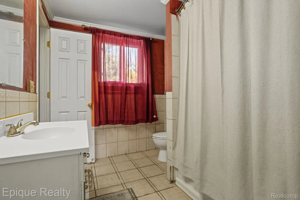 2263 Camilla Drive Troy City, MI 48083