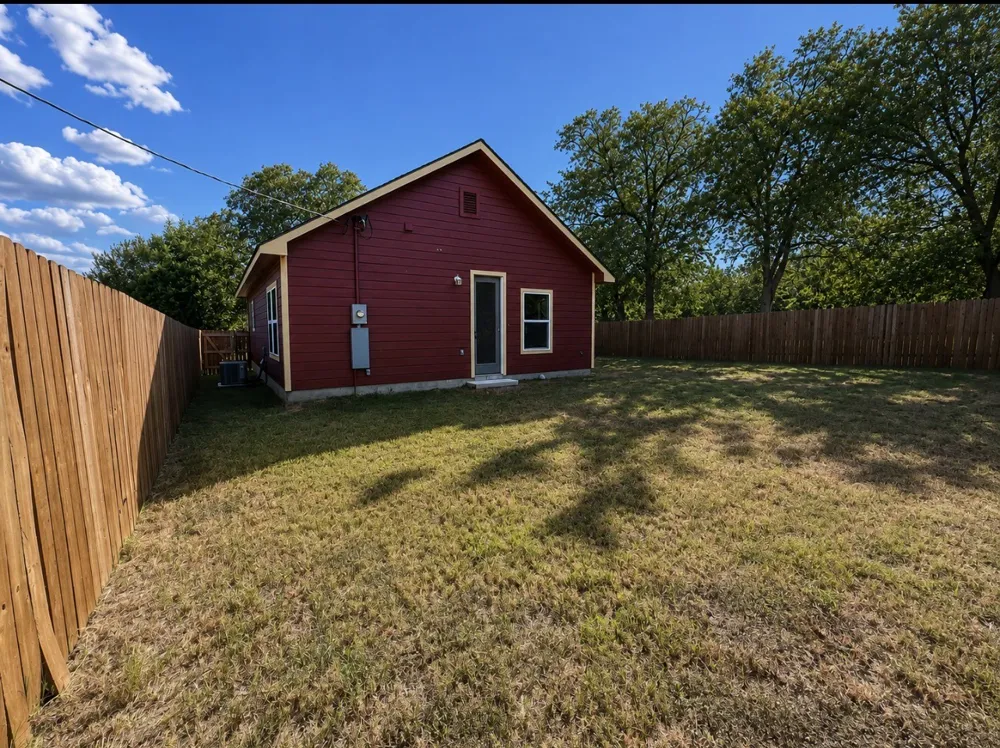 410 W Trinity Street Luling, TX 78648