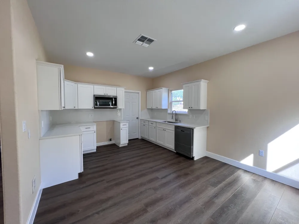 410 W Trinity Street Luling, TX 78648