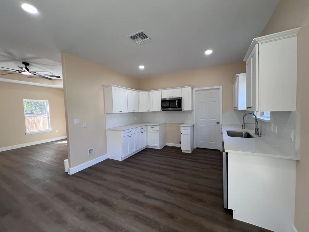 410 W Trinity Street Luling, TX 78648