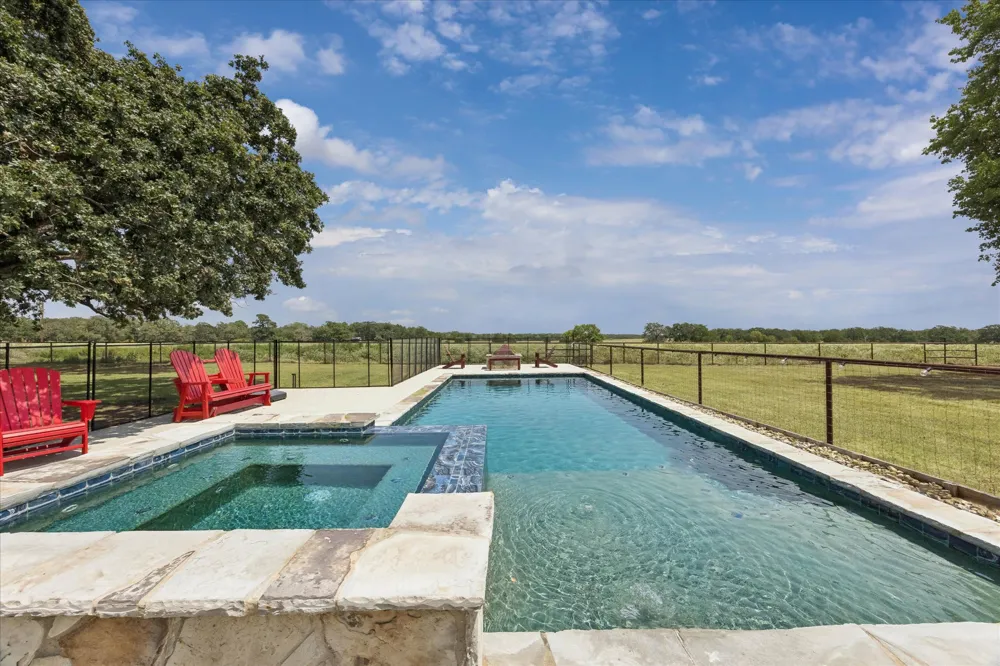 155 Frenzel Cut Off Paige, TX 78659