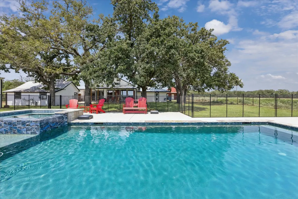 155 Frenzel Cut Off Paige, TX 78659