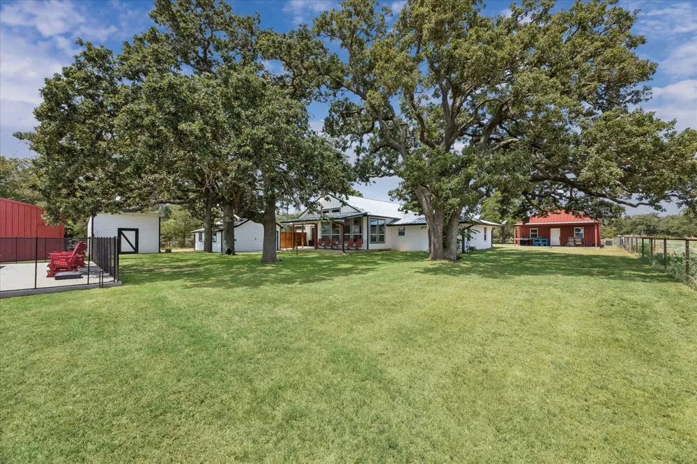 155 Frenzel Cut Off Paige, TX 78659