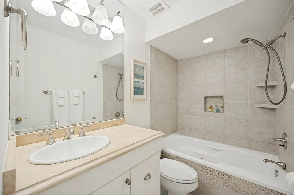 7526 W Northwest Highway #5 Dallas, TX 75225