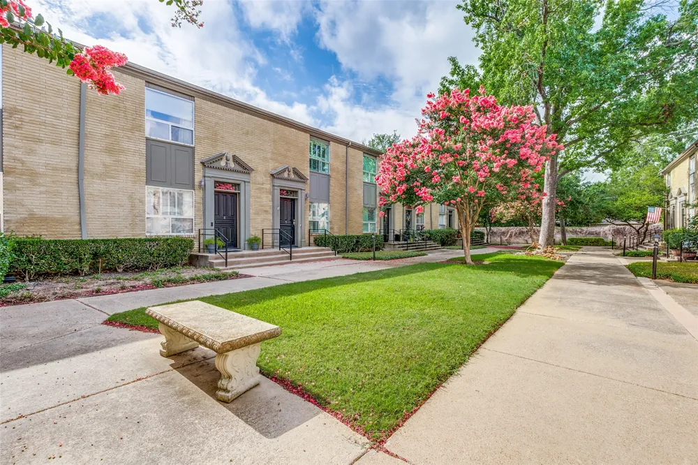 7526 W Northwest Highway #5 Dallas, TX 75225