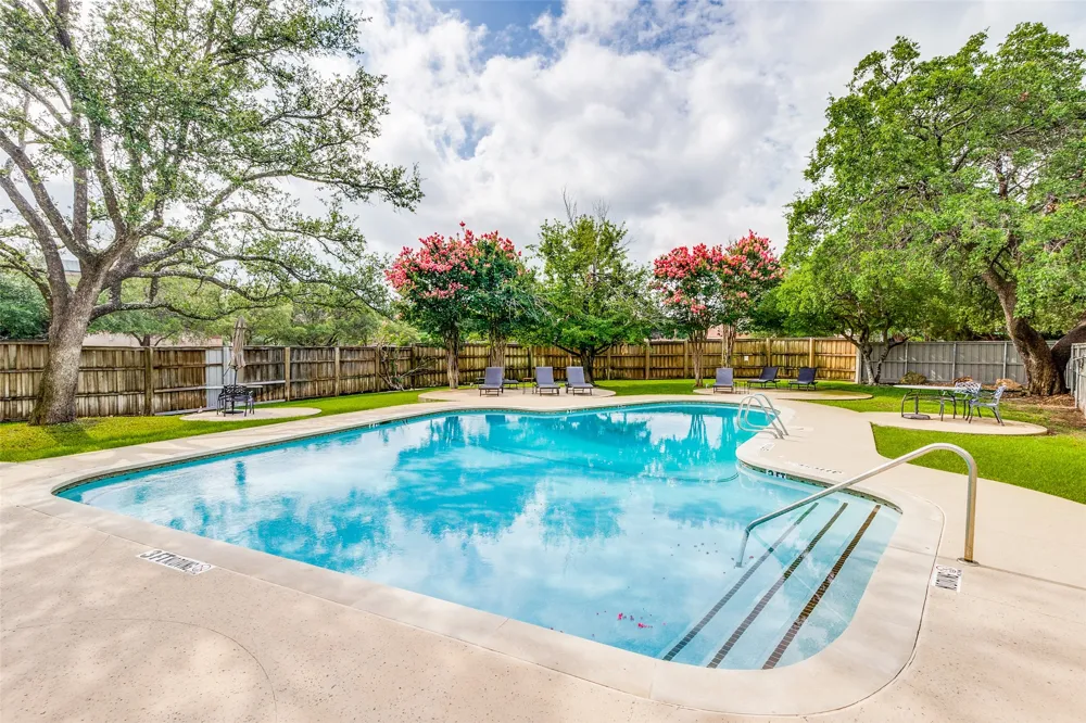 7526 W Northwest Highway #5 Dallas, TX 75225